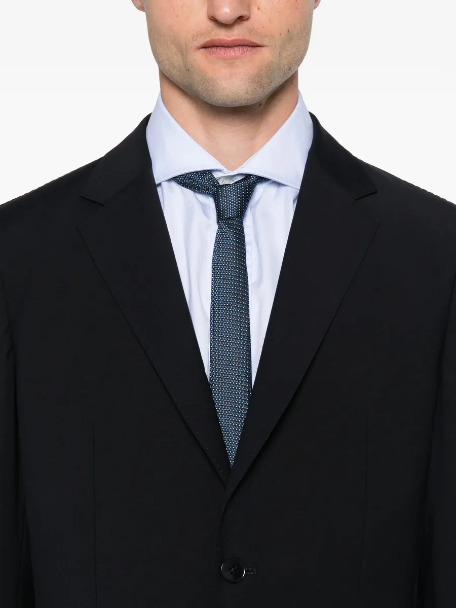 single-breasted suit 8