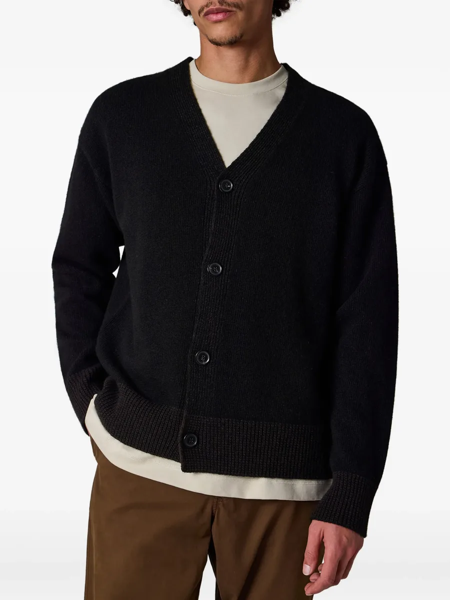 V-neck buttoned cardigan 3