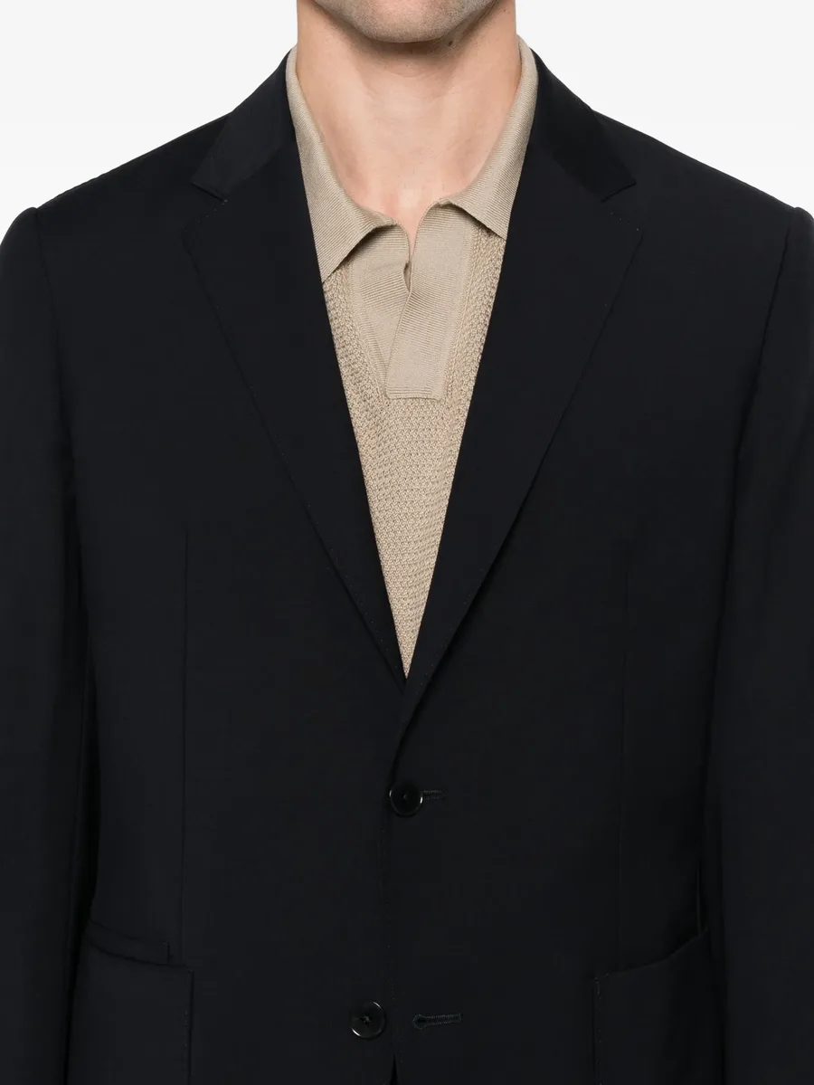 single-breasted suit 7