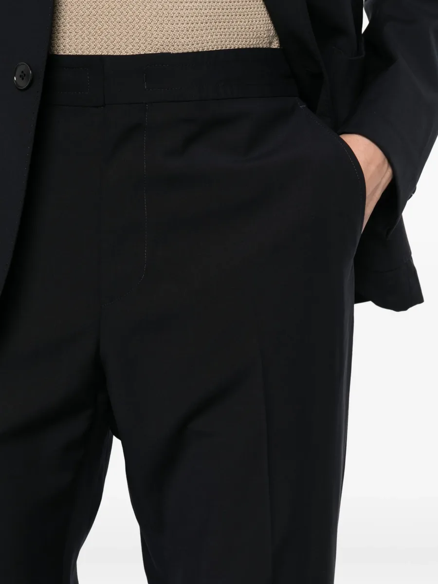 single-breasted suit 10