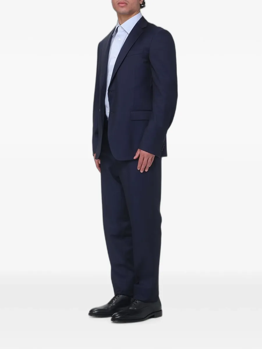 single-breasted suit 6