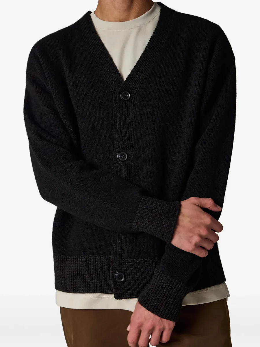 V-neck buttoned cardigan 5