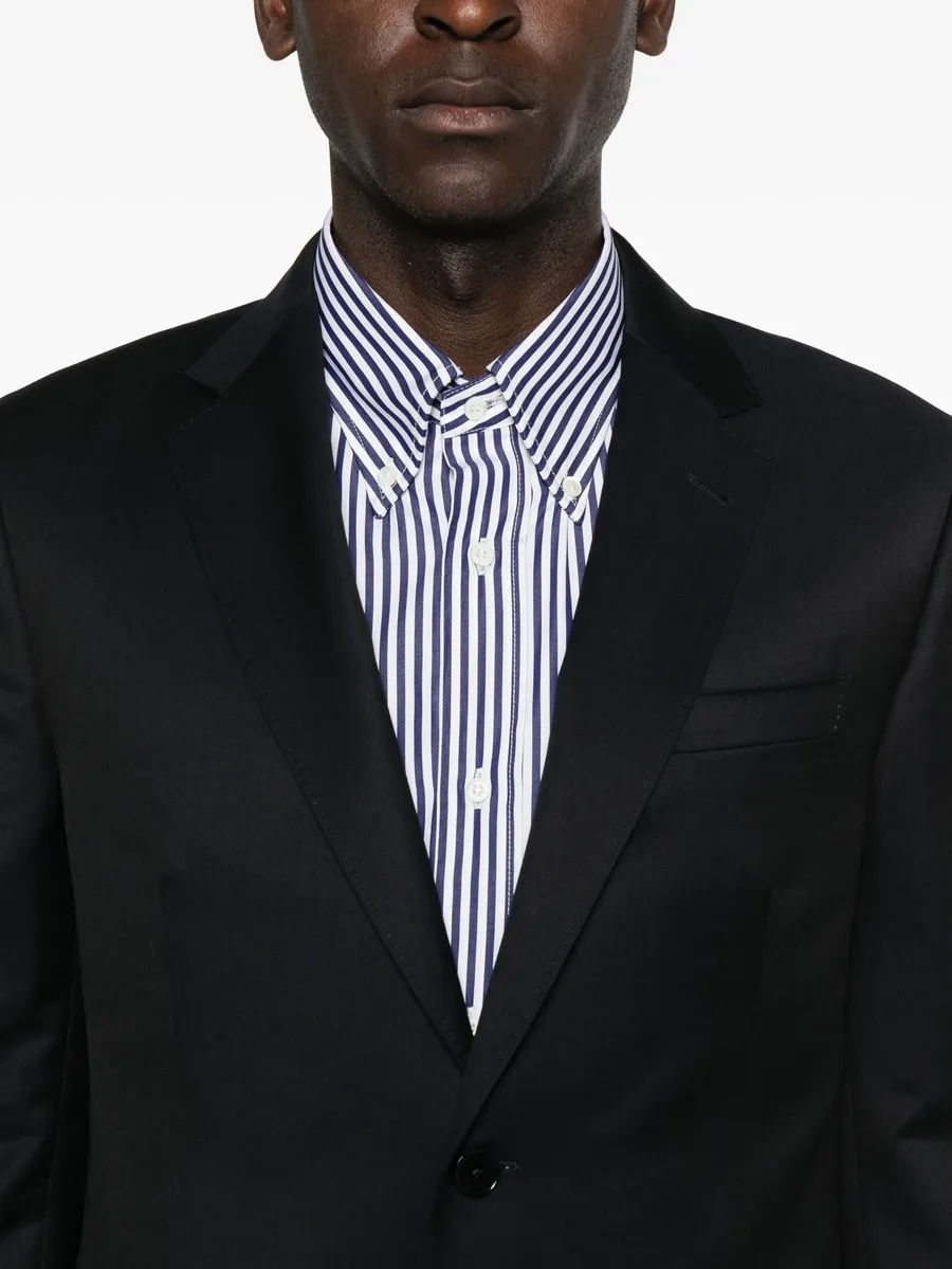 button suit 7