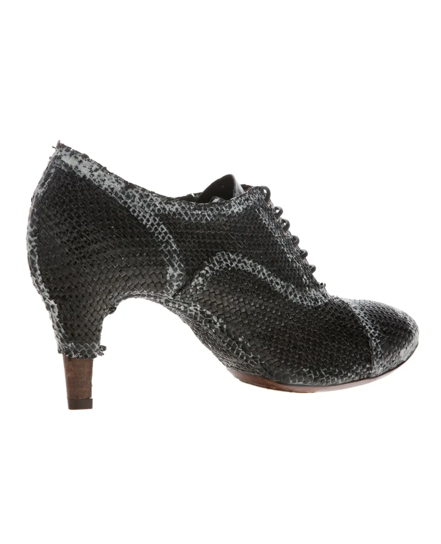 Lace up shoe 6