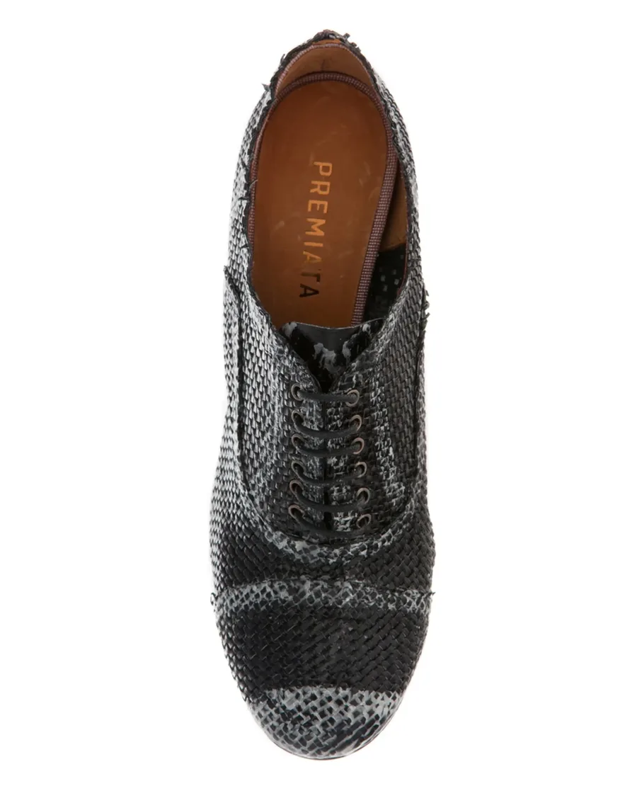 Lace up shoe 10