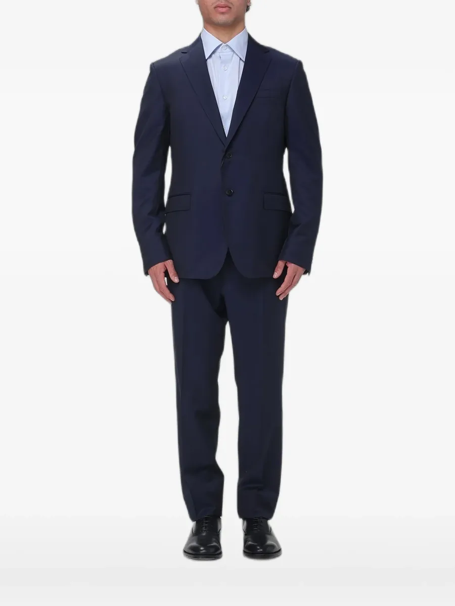 single-breasted suit 2
