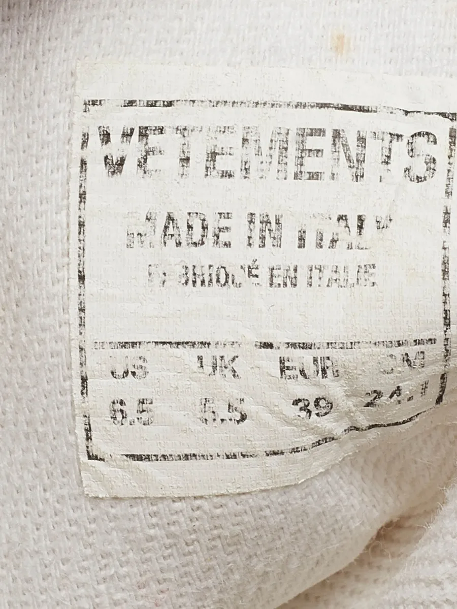 Pre-Owned canvas printed sneakers 12