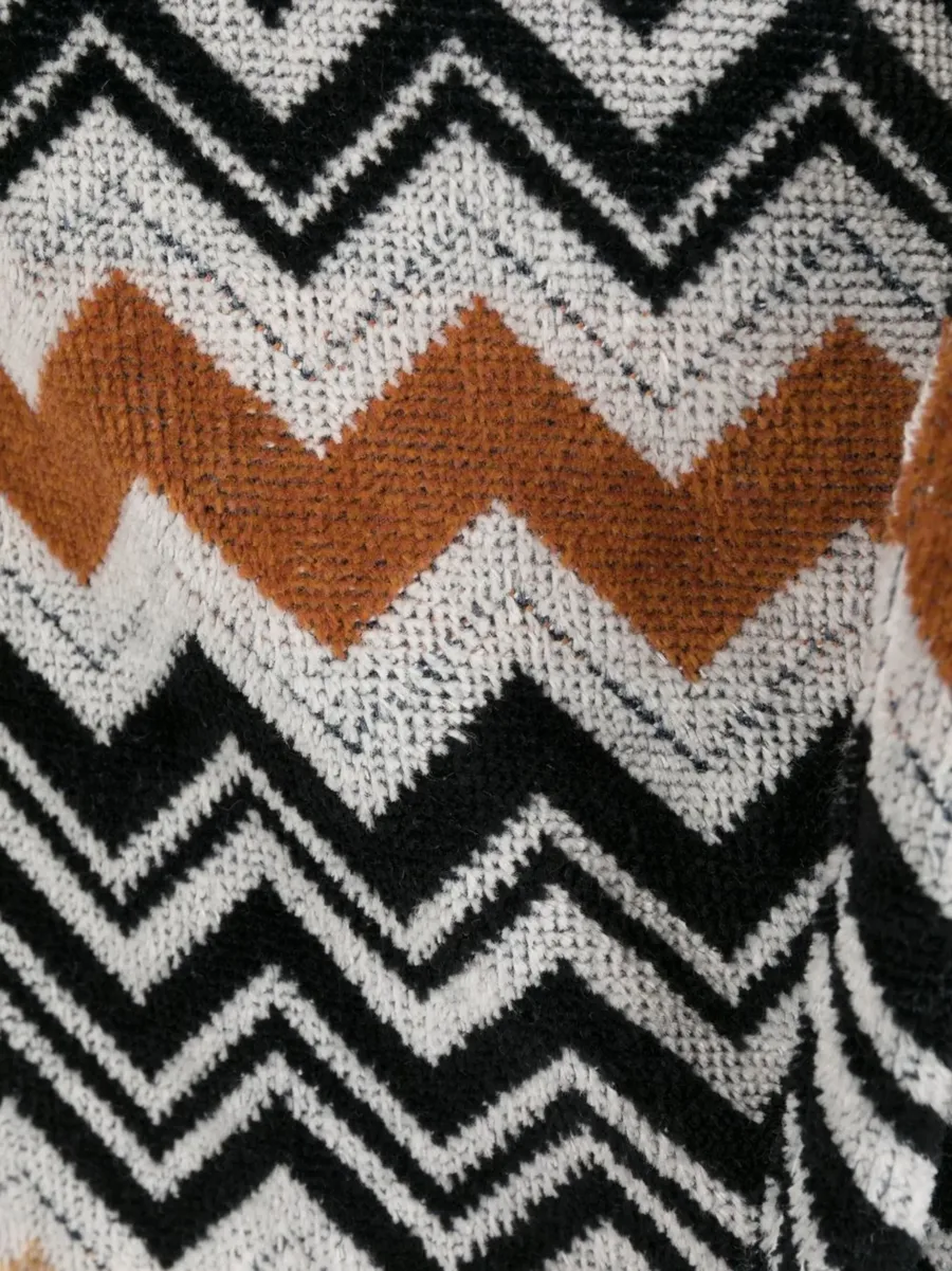 zigzag-pattern bathrobe 5