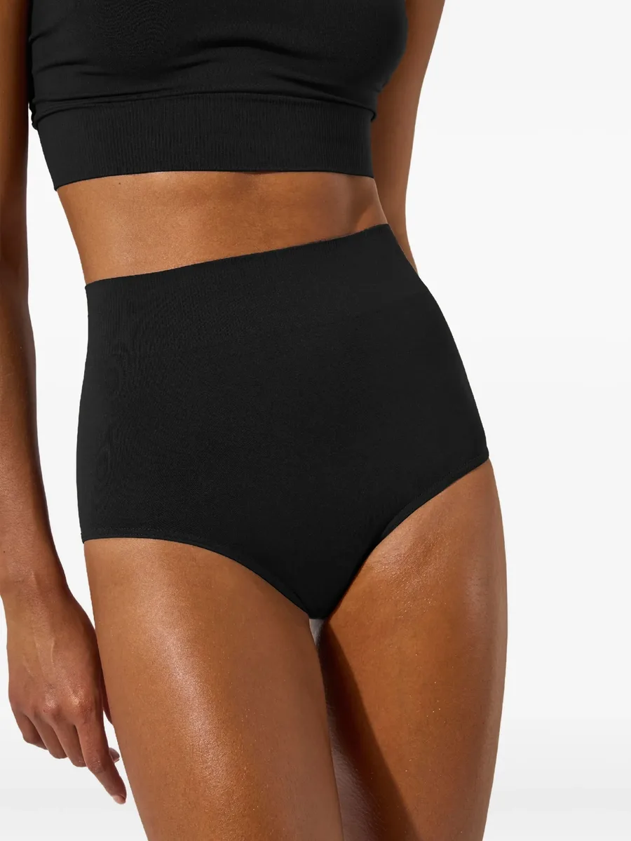 seamless briefs 10