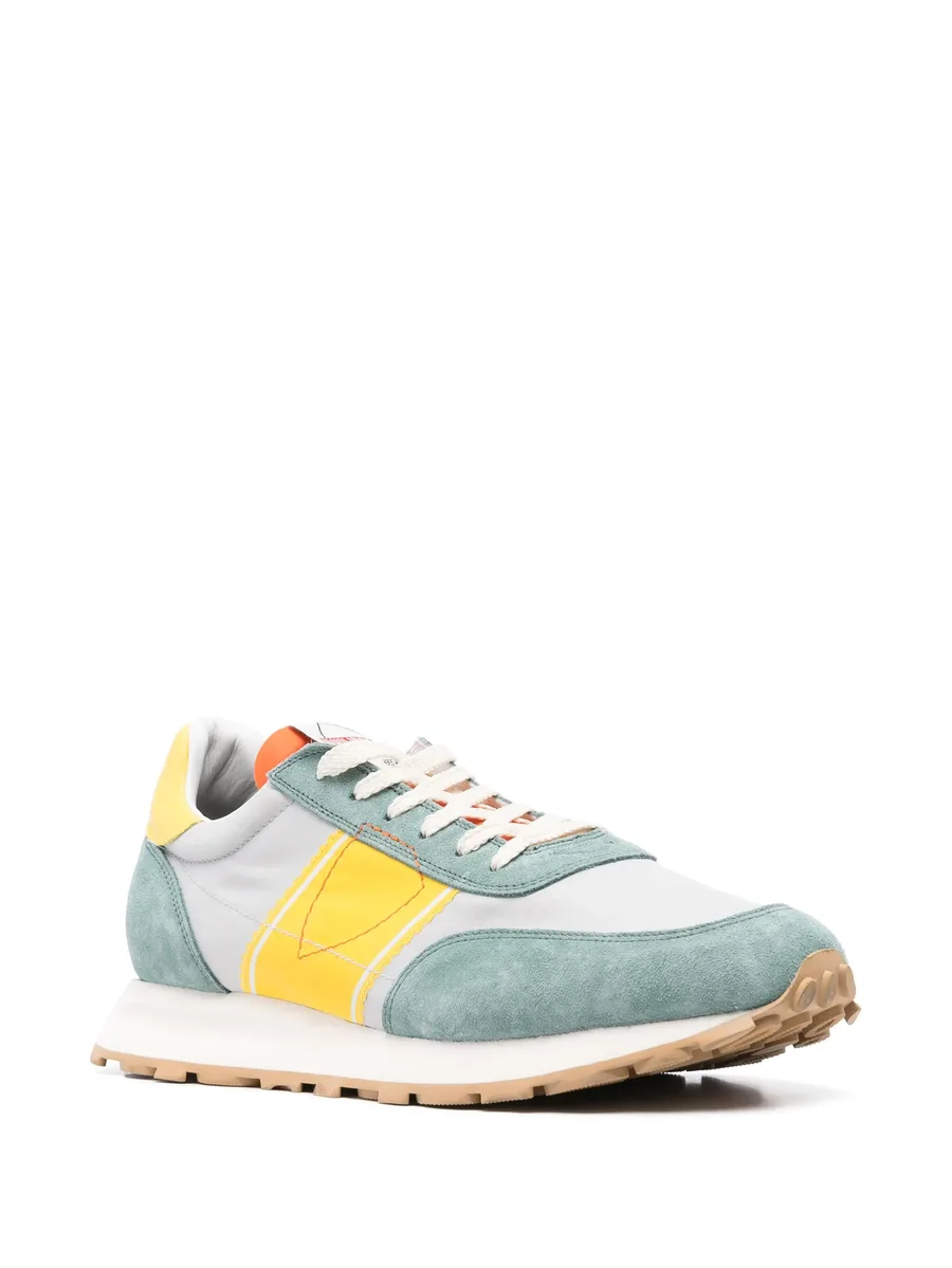 Tour sneakers 4