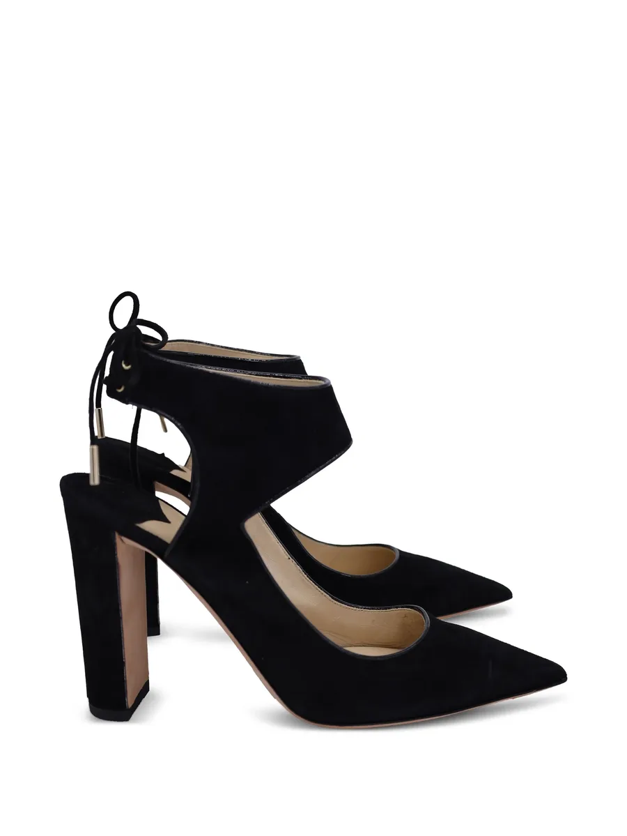 pointed-toe pumps 1