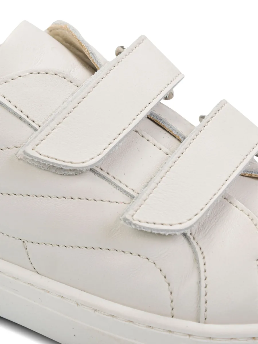 low-top leather sneakers 3