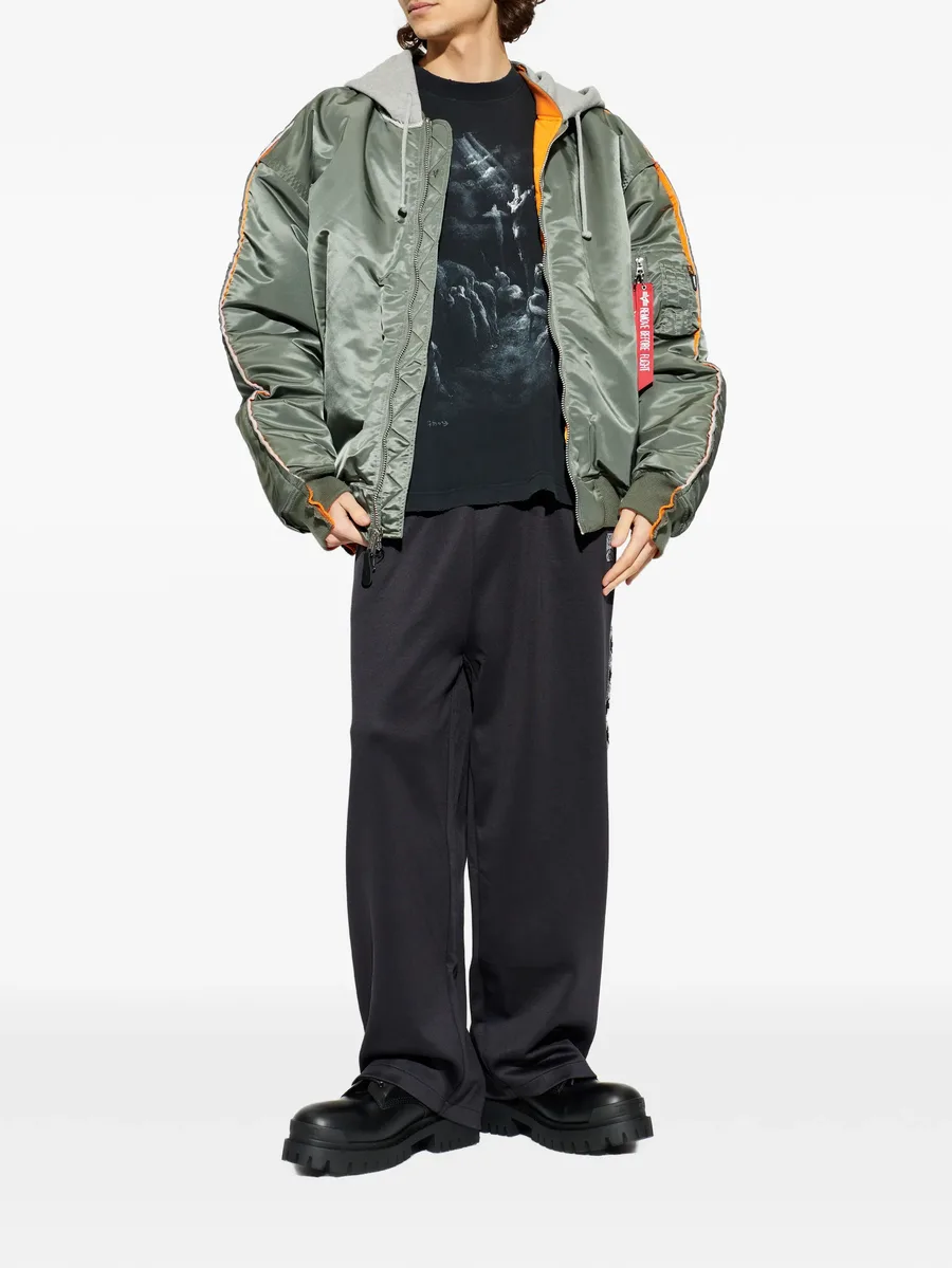 бомбер из коллаборации с Alpha Industries 4