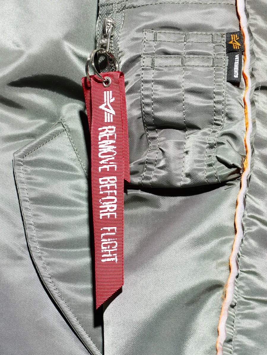 бомбер из коллаборации с Alpha Industries 10