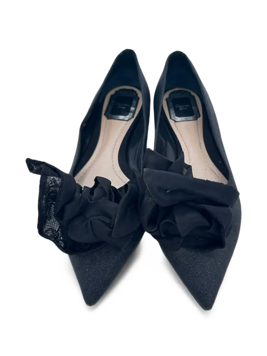 Rose-embellished pointed ballet flats 3