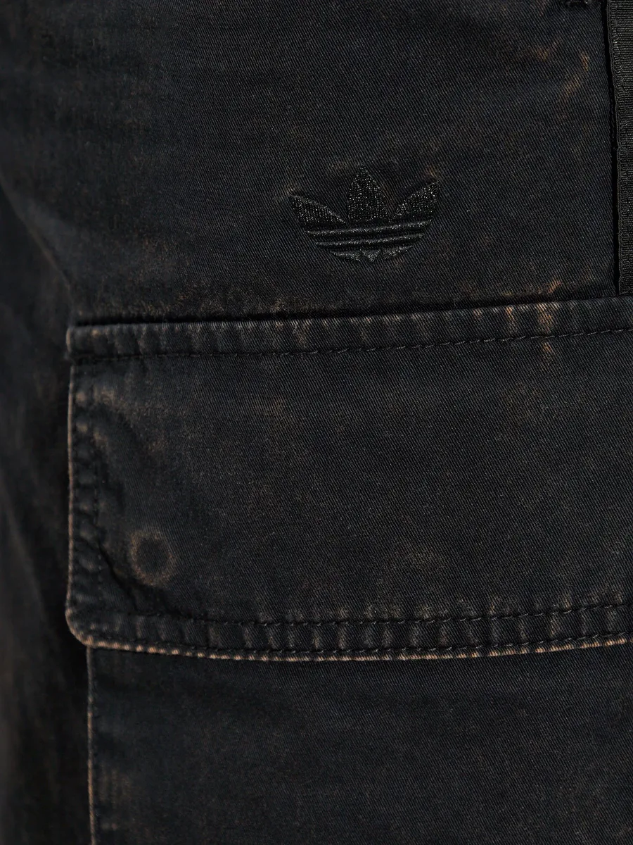 wide-leg cargo jeans 10