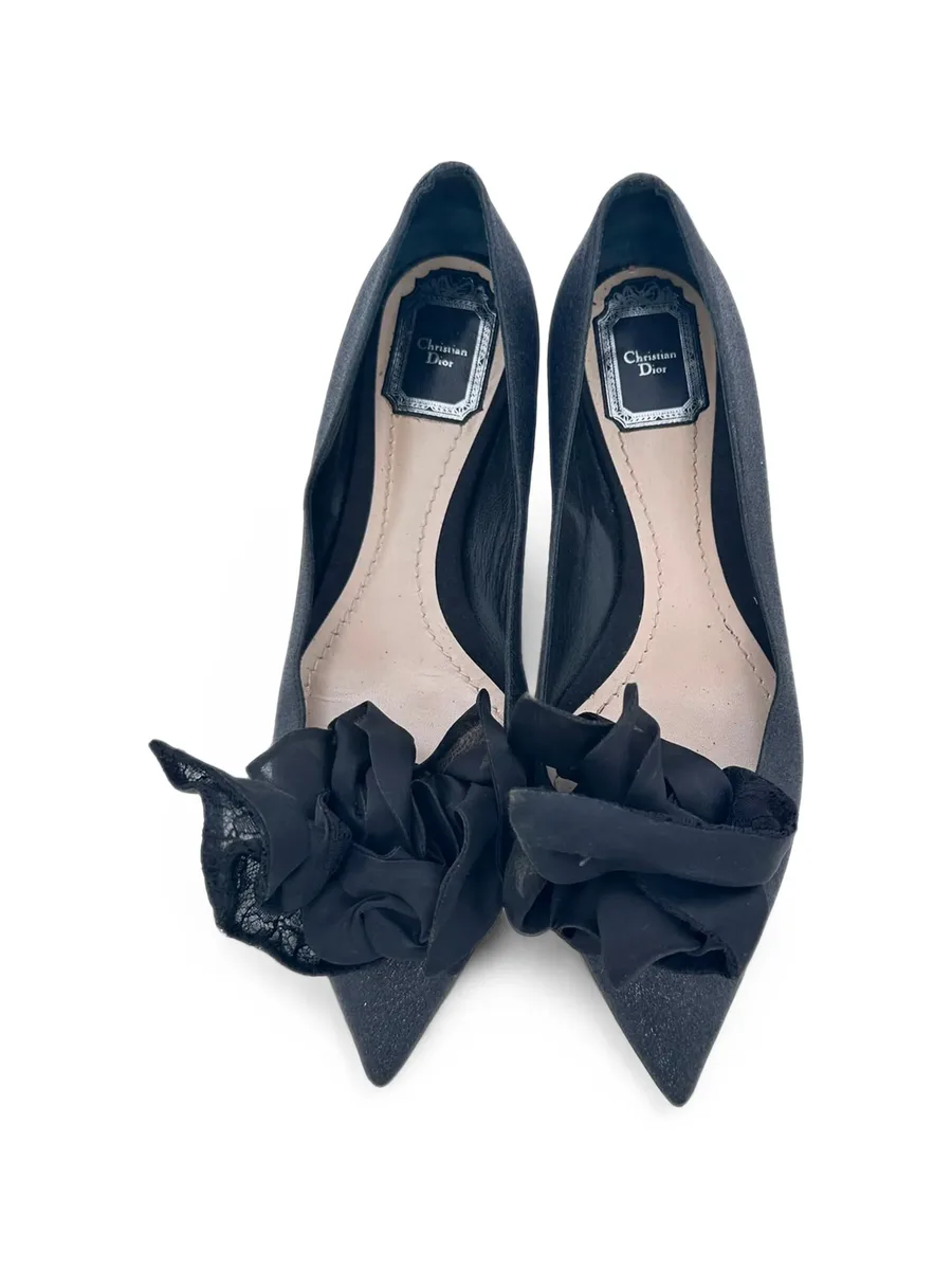 Rose-embellished pointed ballet flats 5