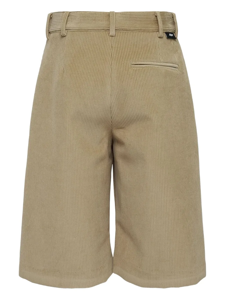 knee-length bermuda shorts 3