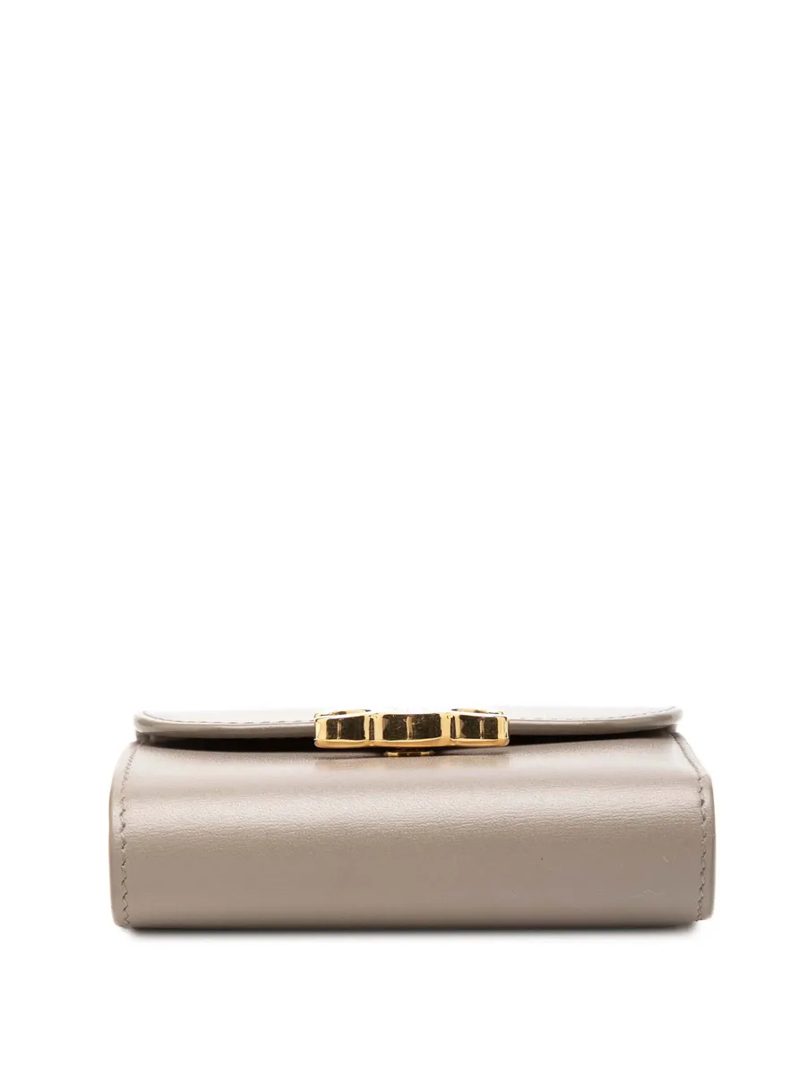 кошелек Shiny Calfskin Triomphe Flap Wallet (2022 год) 5