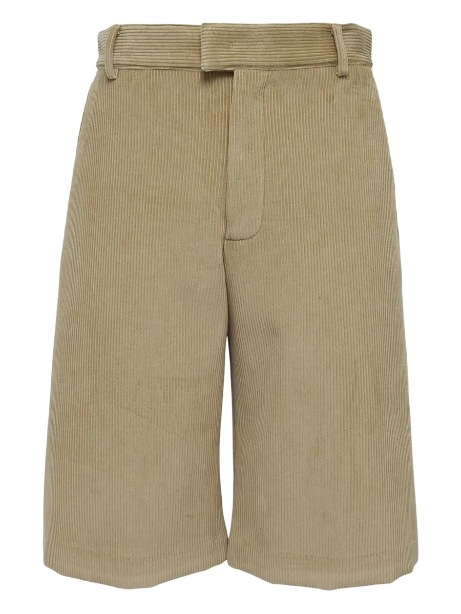 knee-length bermuda shorts 1