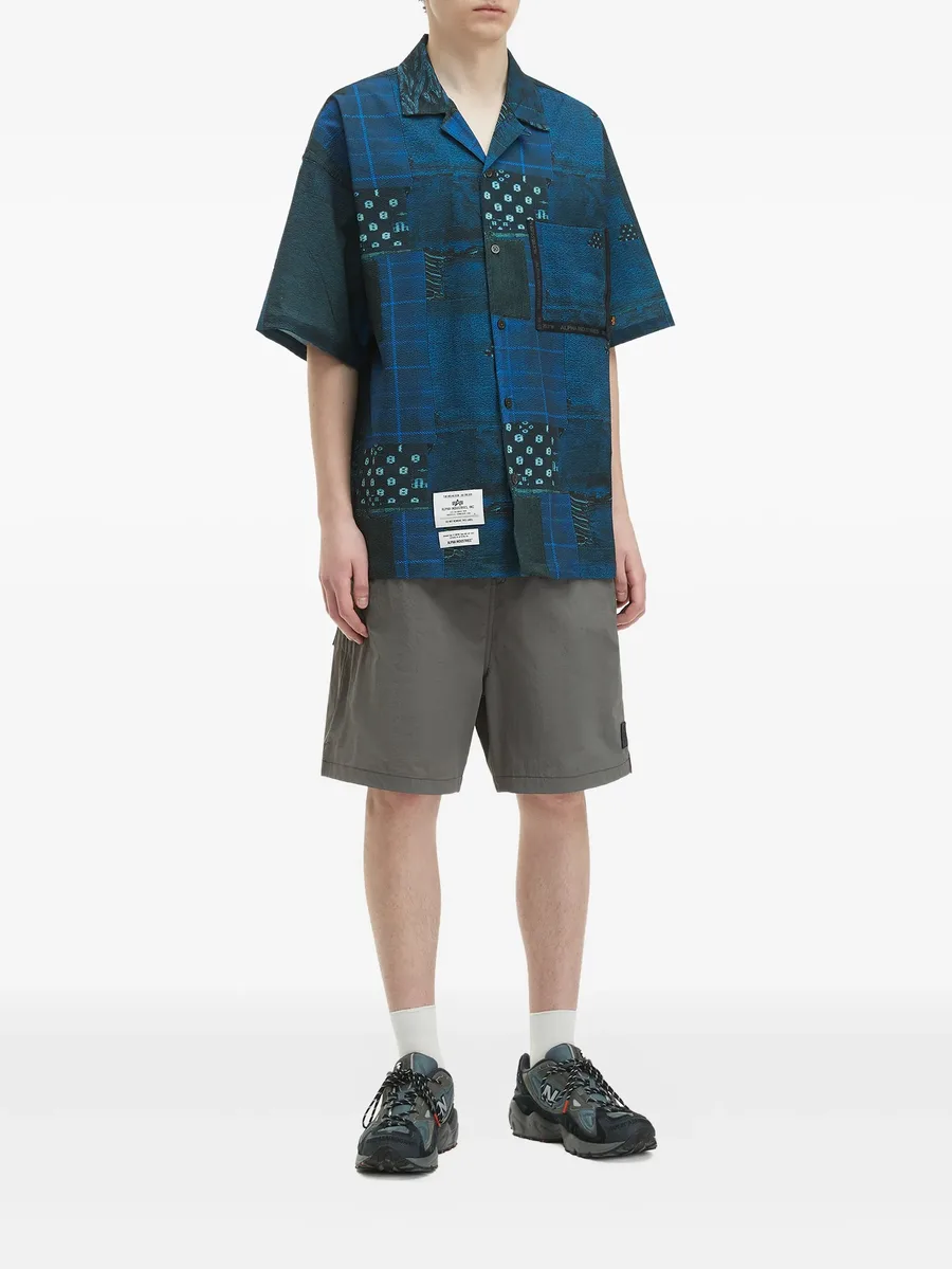 patch-detail side-pocket shorts 3