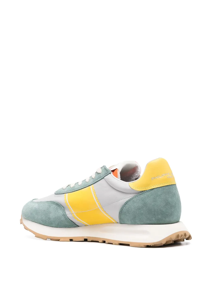 Tour sneakers 6