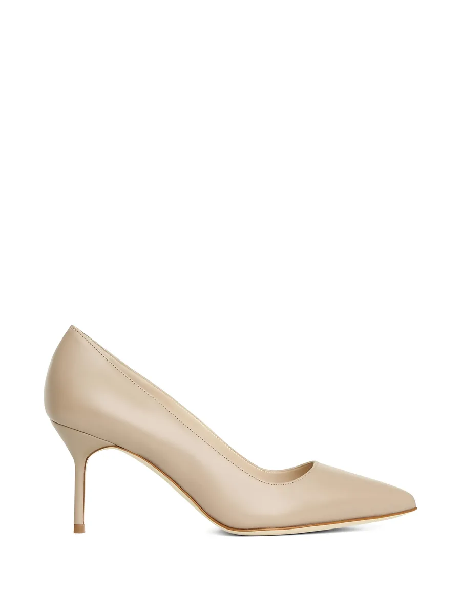 pointed-toe pumps 1