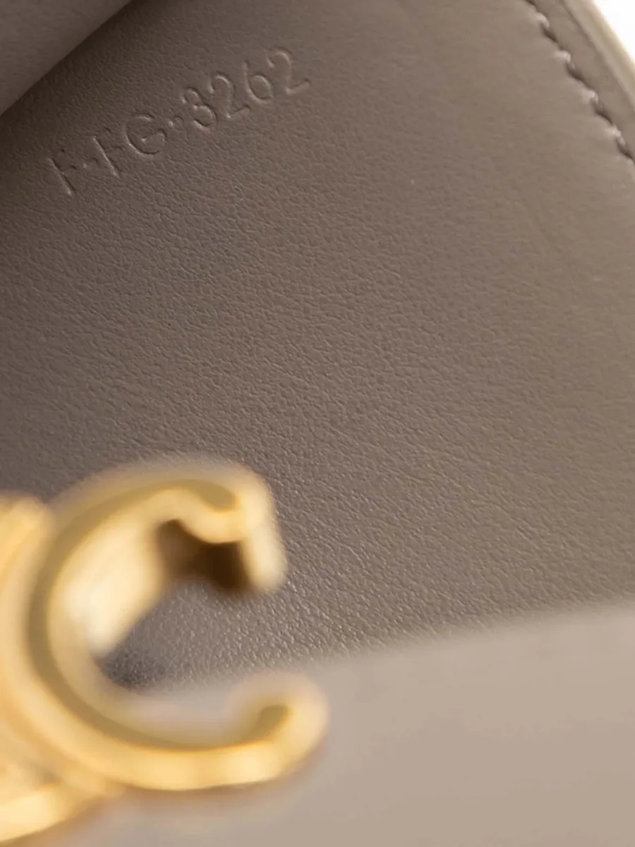 кошелек Shiny Calfskin Triomphe Flap Wallet (2022 год) 9