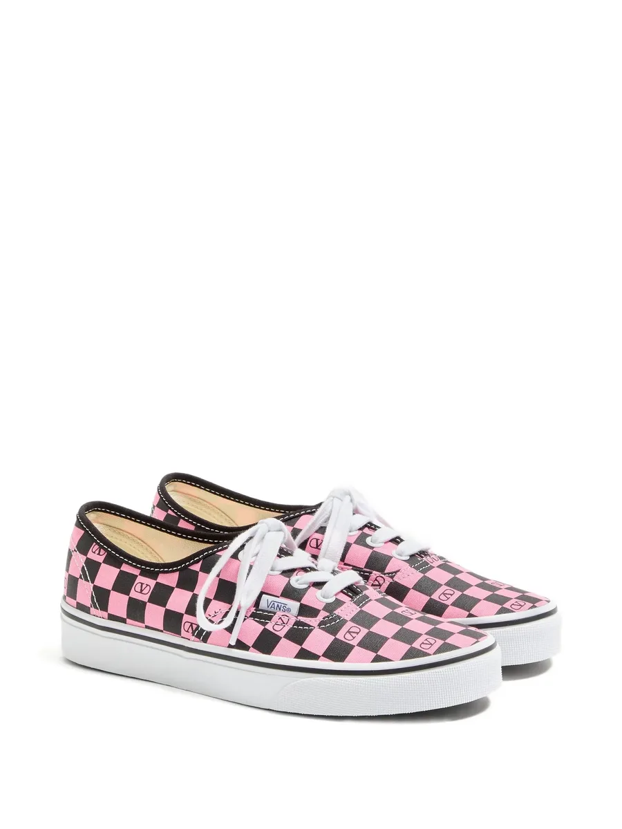 кеды с логотипом VLogo Checkerboard из коллаборации с Vans 3