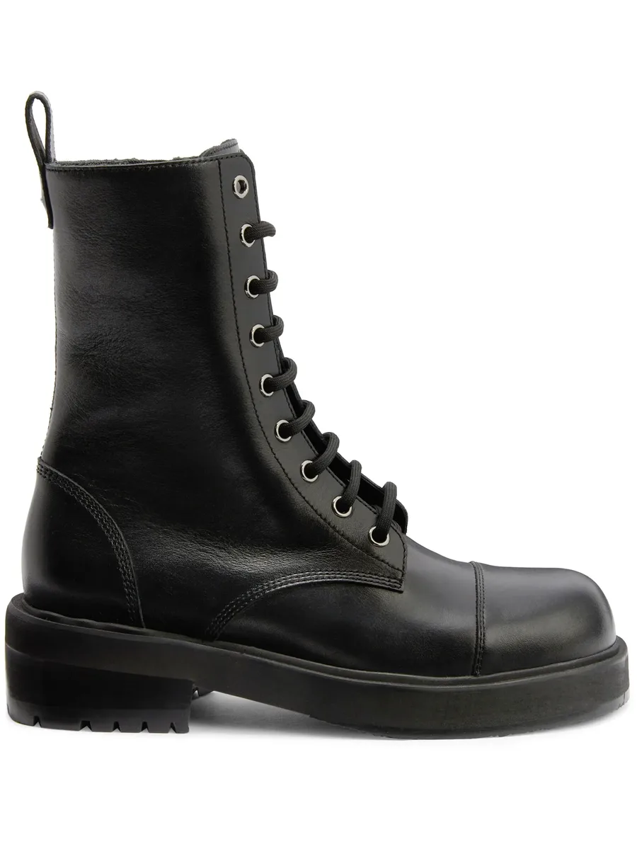 Toluse boots 1