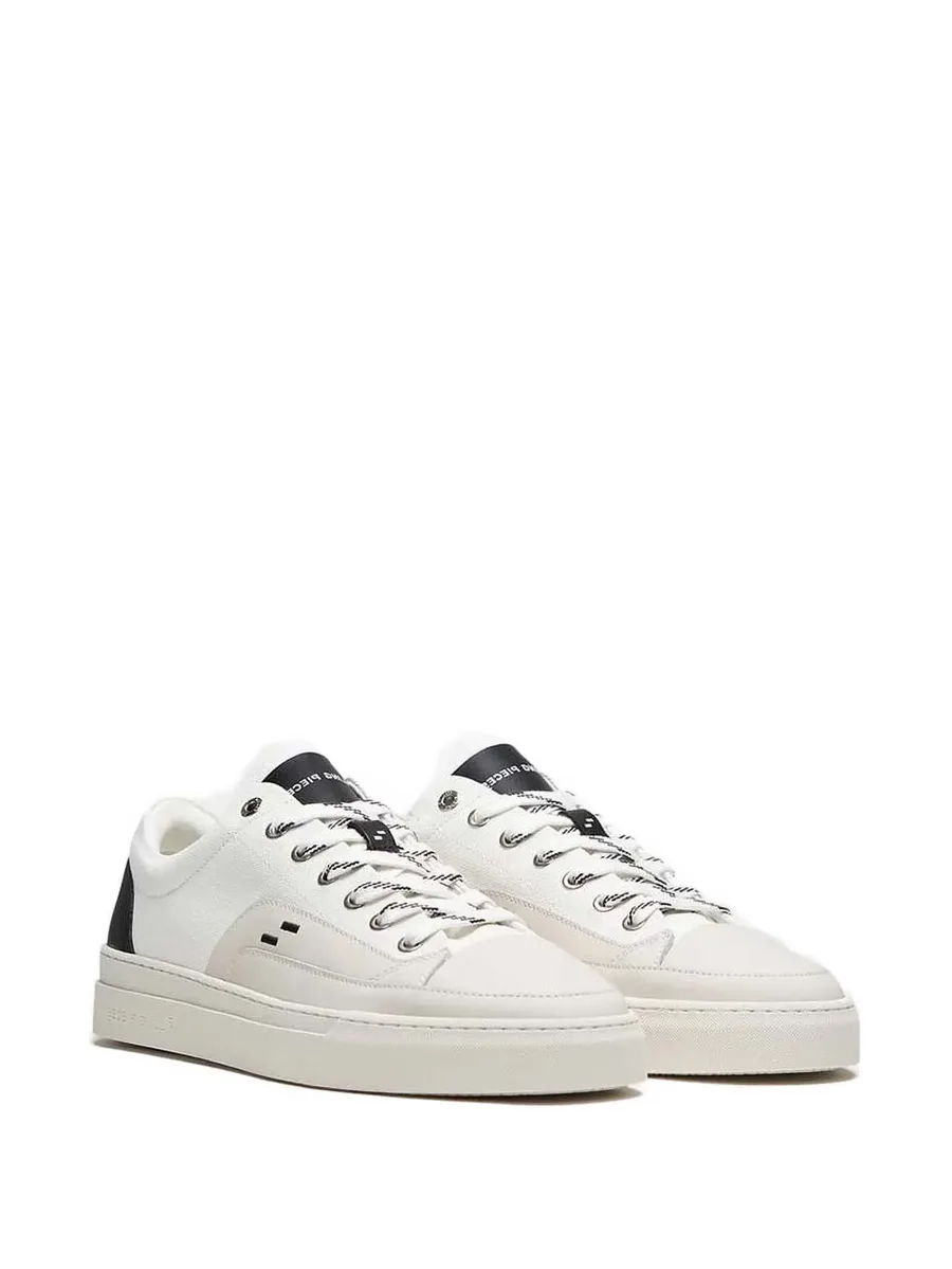 low-top sneakers 3
