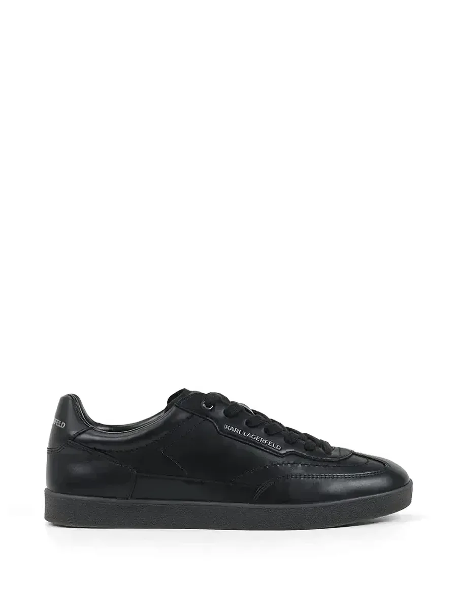 casual low-top sneakers 2