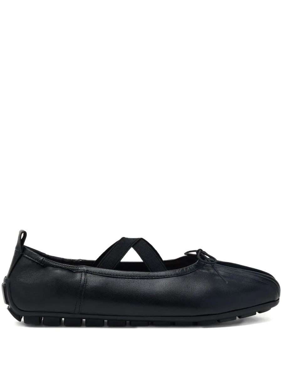 Grip cross-strap ballet flats 1