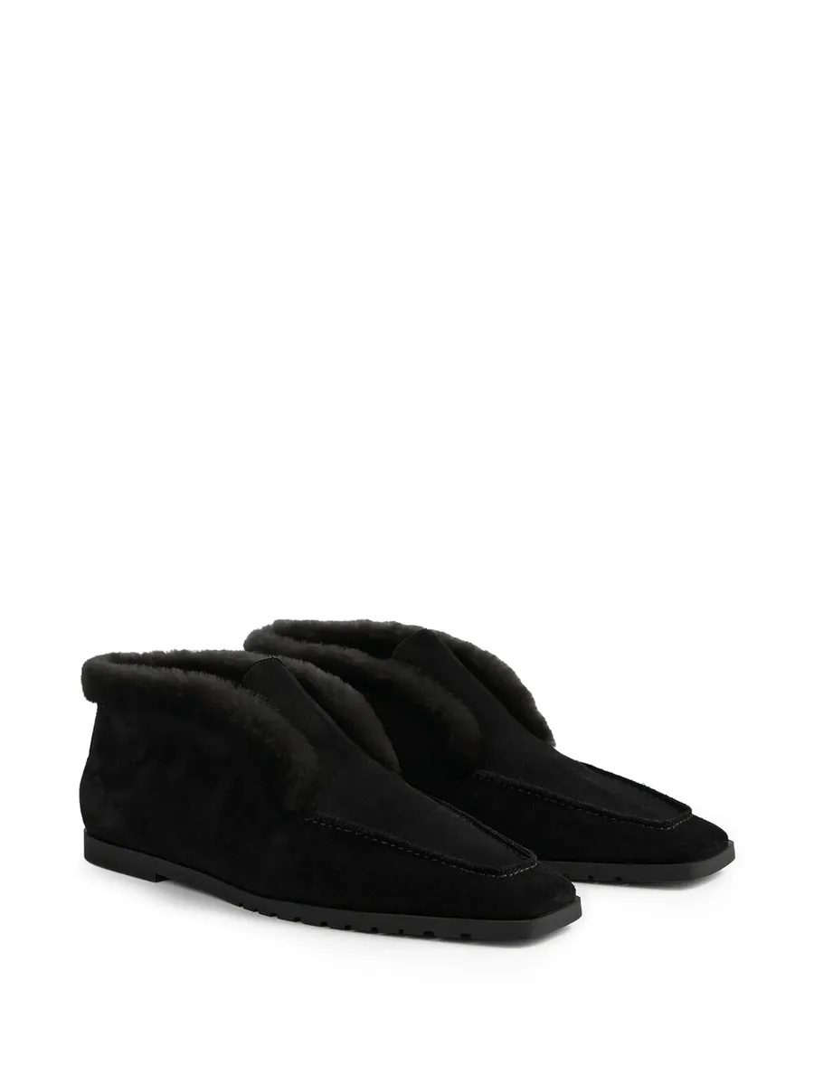 slip-on black boots 3