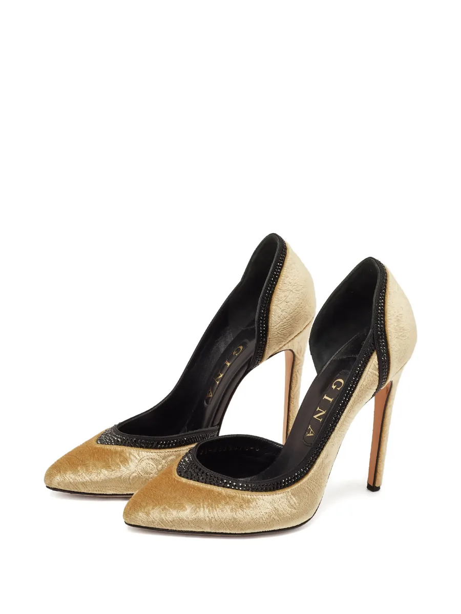 pointed-toe pumps 3