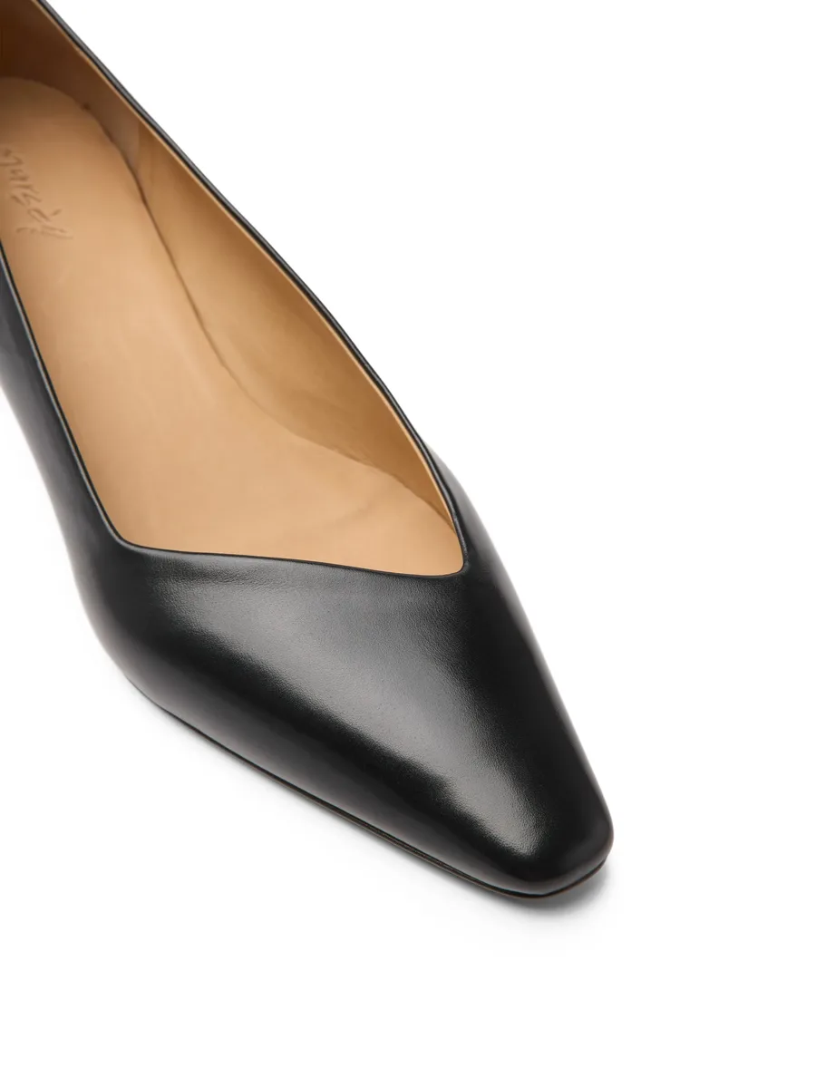 pointed pumps 7