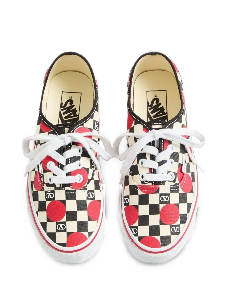 кеды с логотипом VLogo Checkerboard из коллаборации с Vans 5