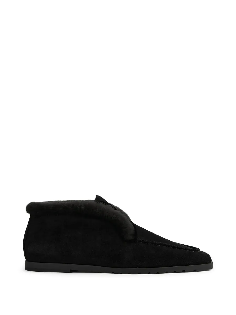 slip-on black boots 1