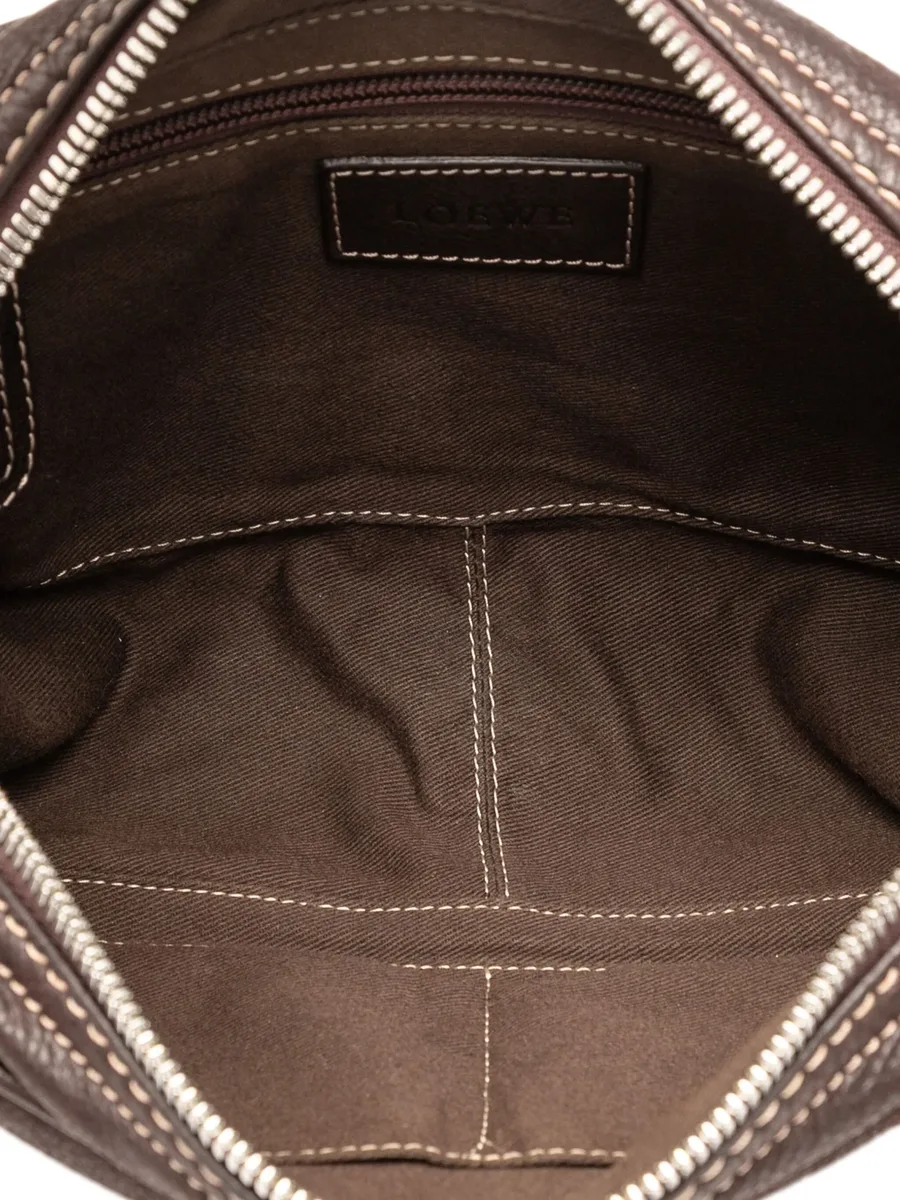 клатч Nubuck с декором Anagram (2007 год) 9