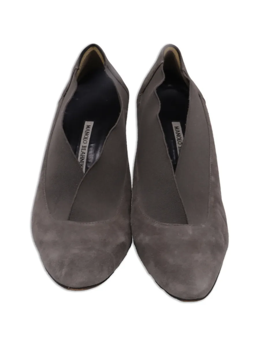 elastic-accent pointed-toe pumps 8