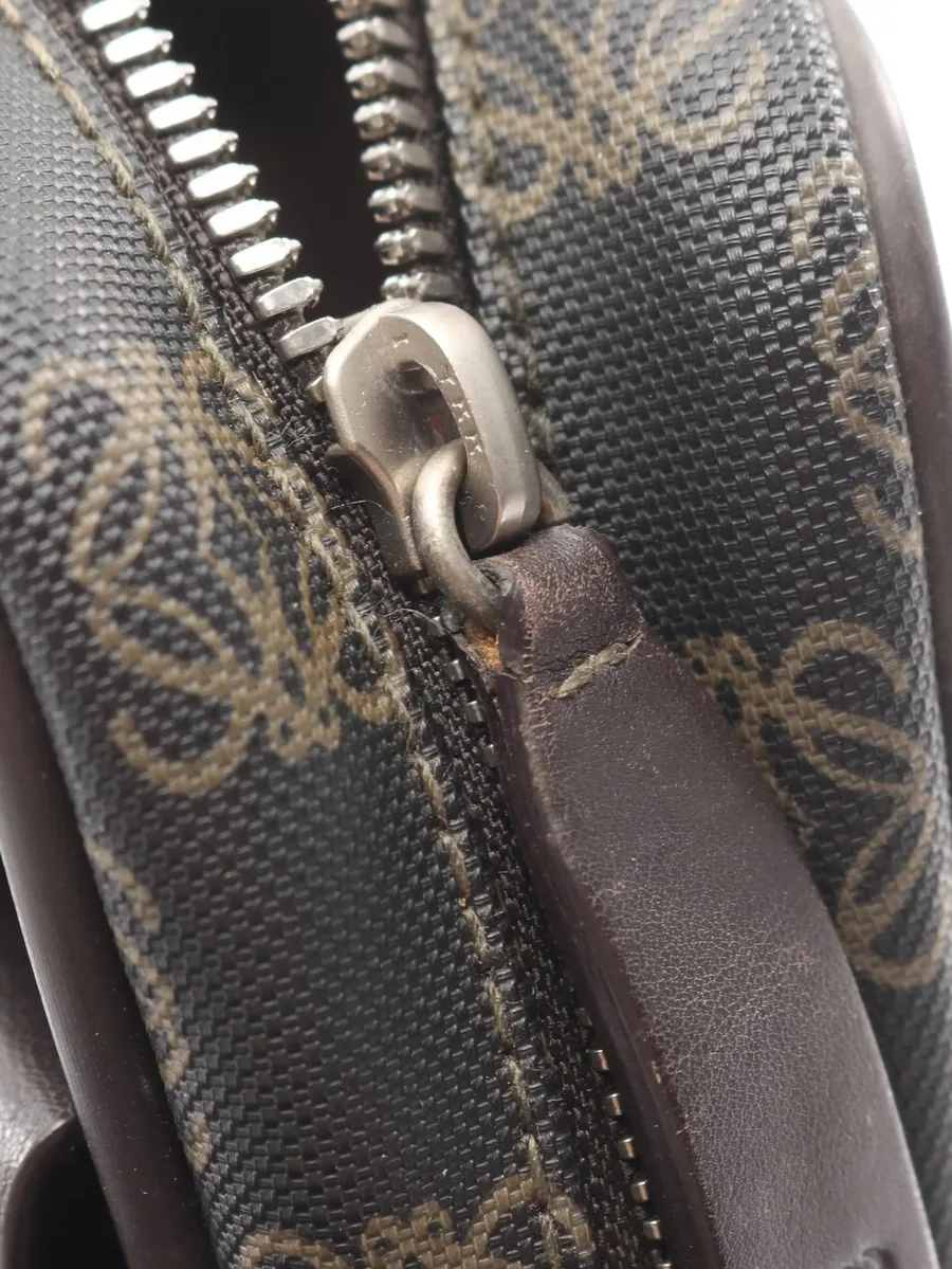 2000s Repeat Anagram crossbody bag 11