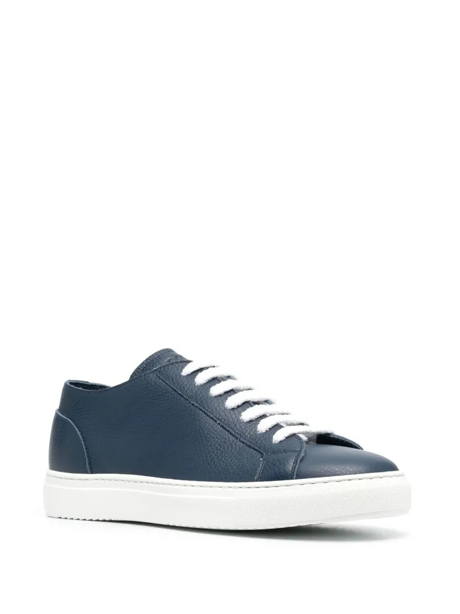 low-top sneakers 3