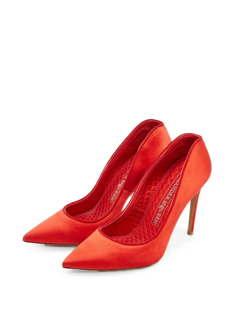 pointed-toe pumps 2