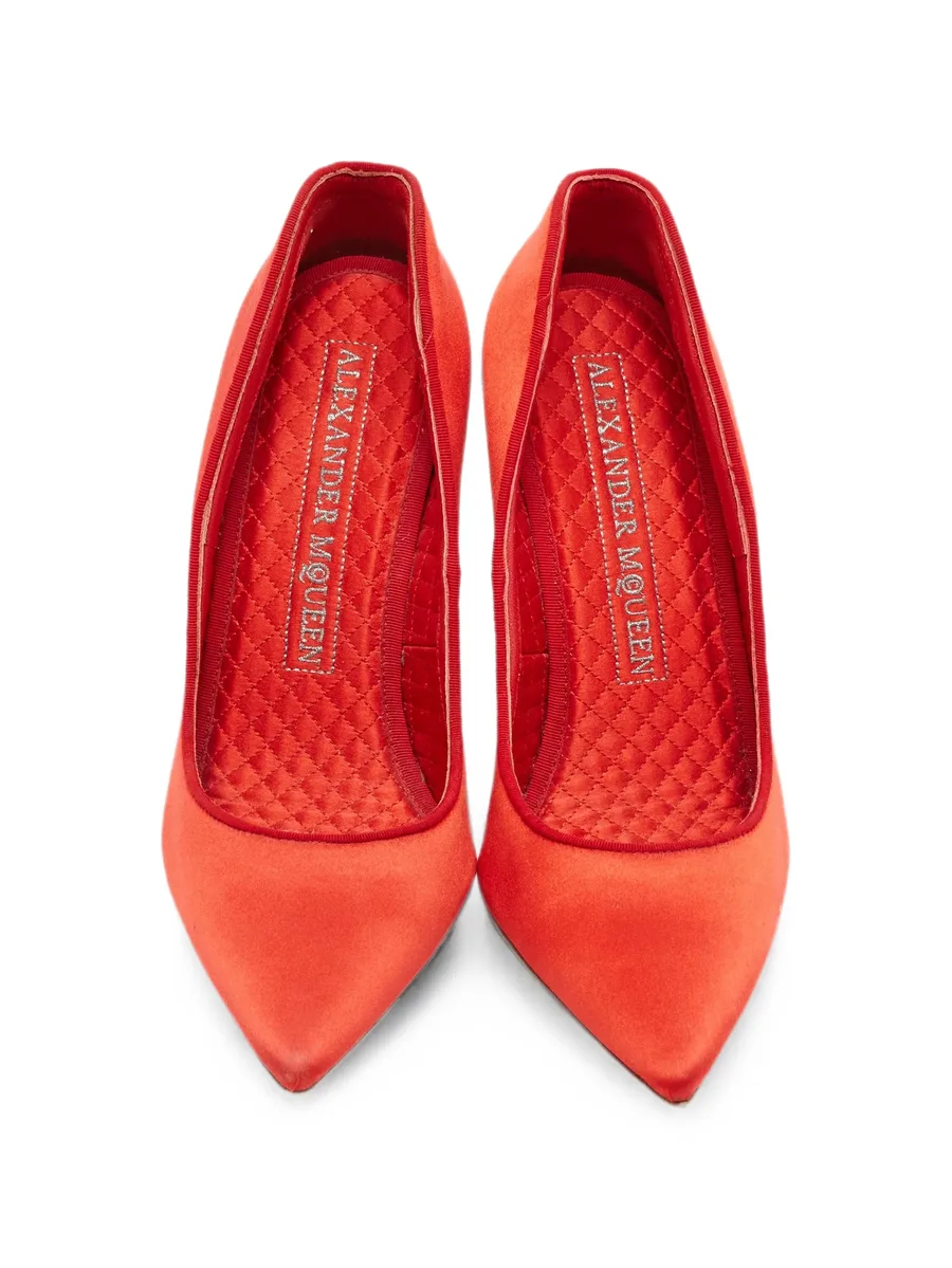 pointed-toe pumps 3