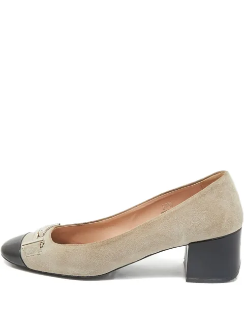 Double T suede pumps