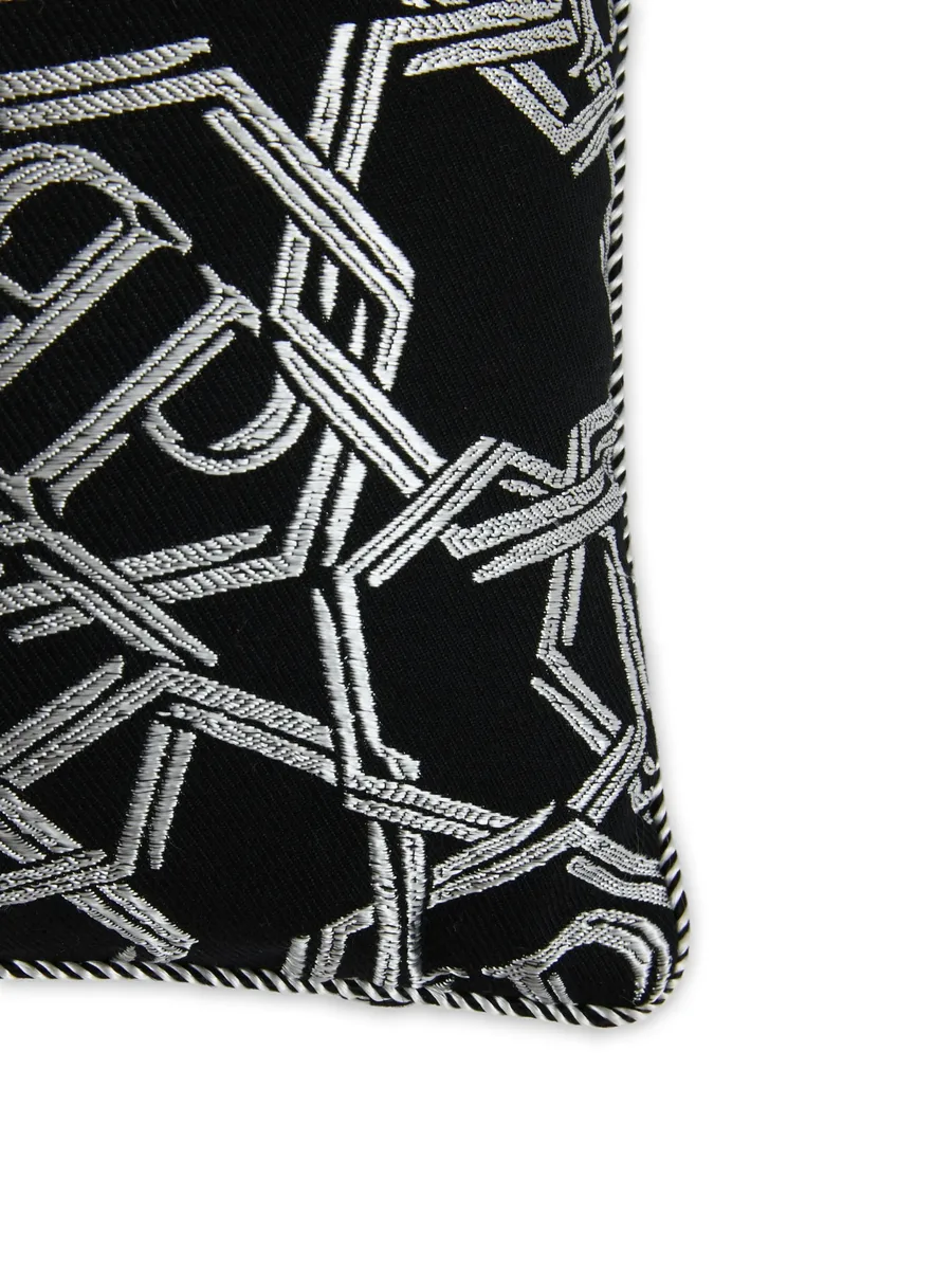 jacquard chains cushion 3