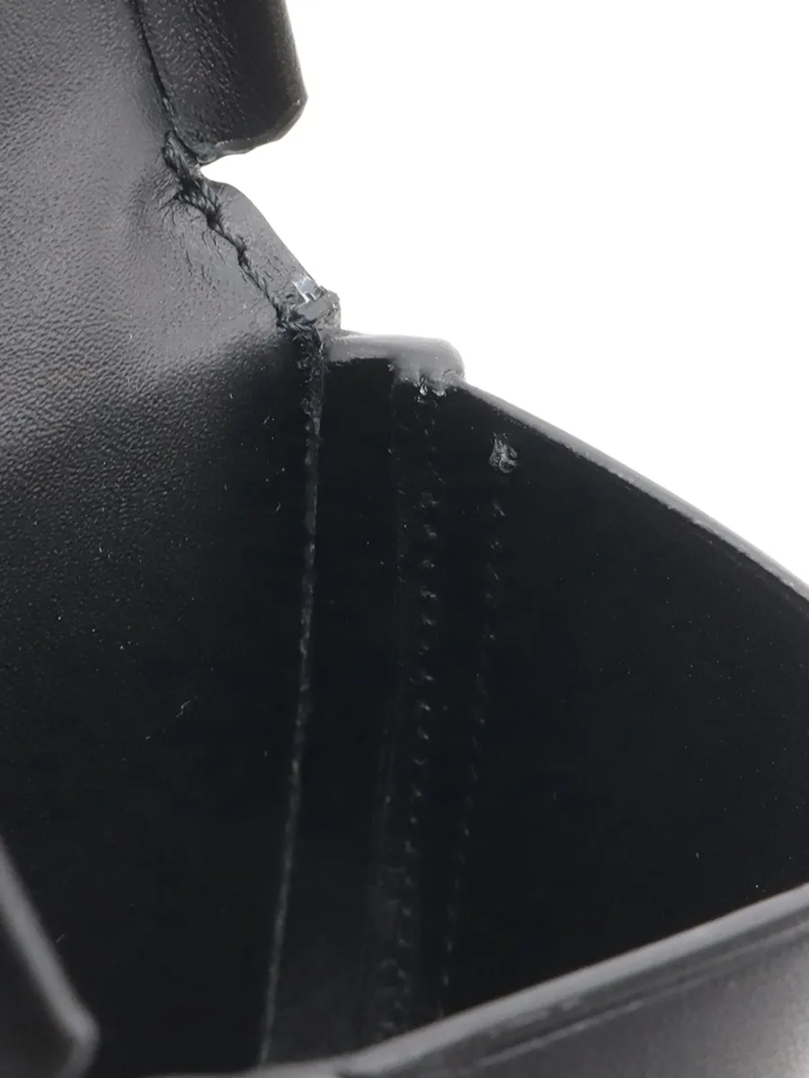 сумка через плечо Mini Soft Calfskin Heel Pouch с декором Anagram (2021 год) 5