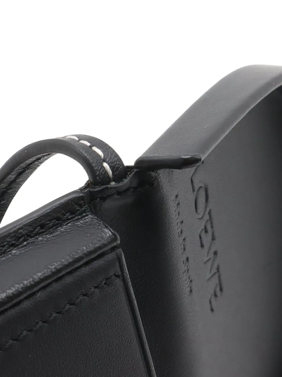 сумка через плечо Mini Soft Calfskin Heel Pouch с декором Anagram (2021 год) 9