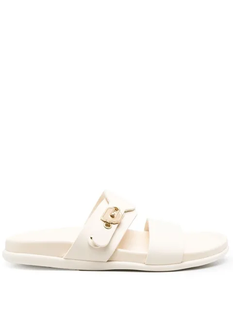 сандалии Latria с пряжками