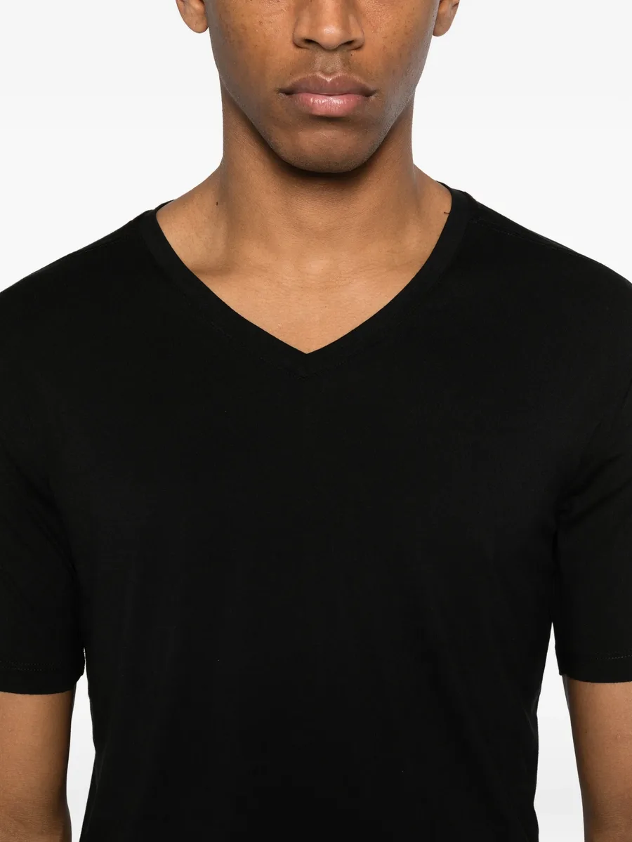 V-neck T-shirt 10
